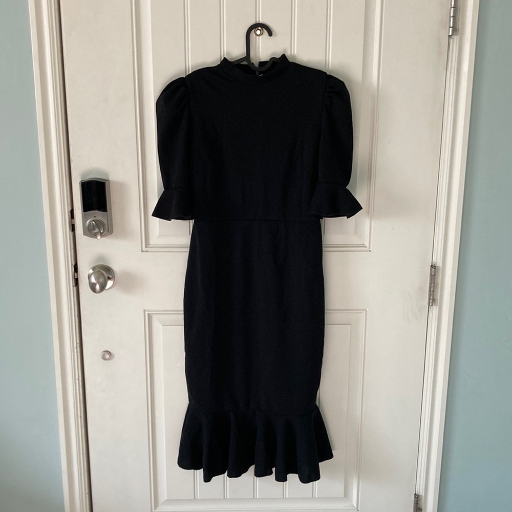 Black fitted pointed shoulder mermaid dress